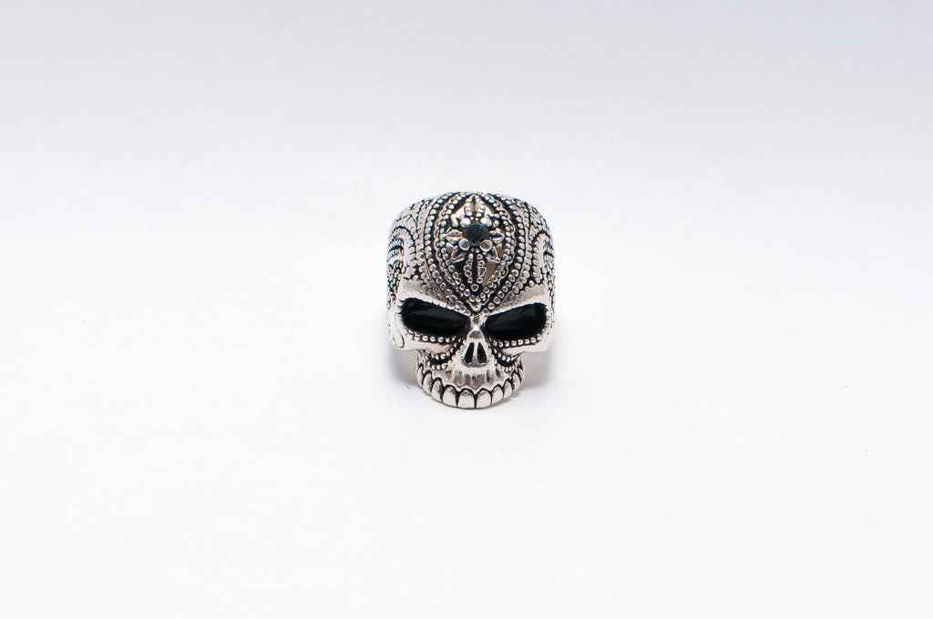 Anel skull pontilhismo